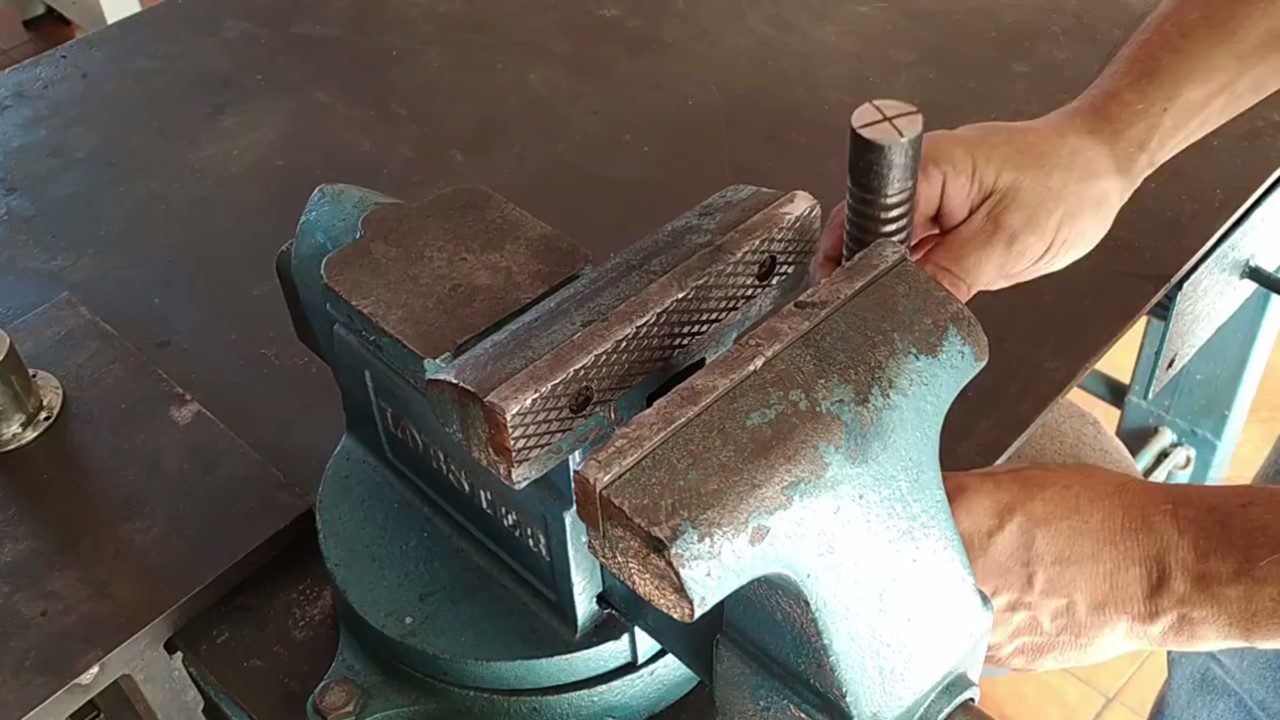 Construyendo tornillo de banco para carpintero